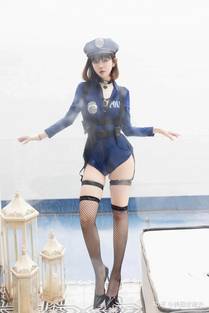 主演 C